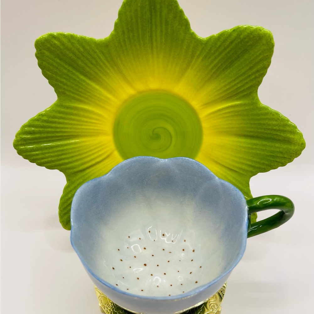 Two’s Company CONSERVATORY COLLECTION Blue Tulip Cup And Green Saucer